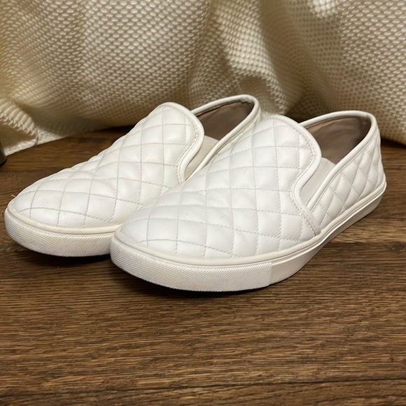 Steve Madden Shoes - Steve Madden Ecentrcq Lifestyle Shoes , White, Size 8.5, Gently used.